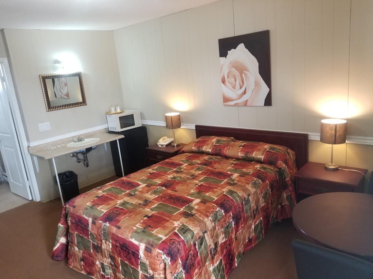 Twin Oaks Motel Orono Kültér fotó